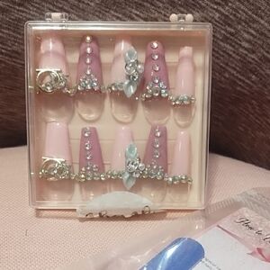 Elegant Pink Press-On Nails with Rhinestones